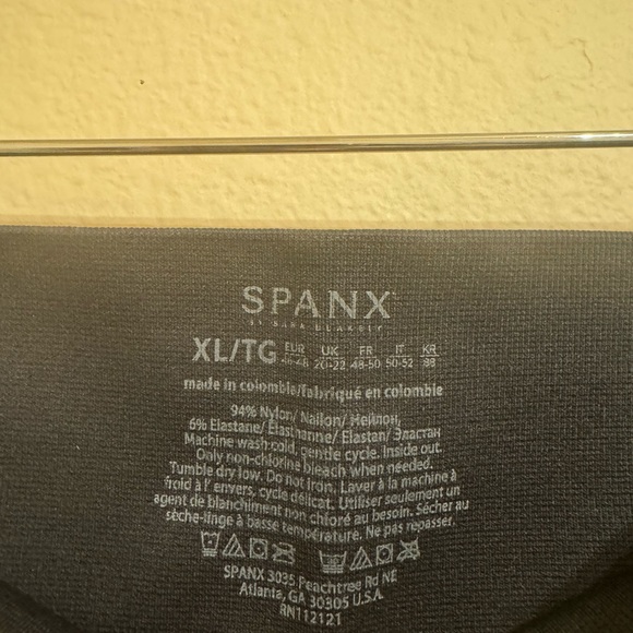 Spanx Look At Me Now Seamless Cropped Leggings size XL Camo Black - Picture 6 of 8